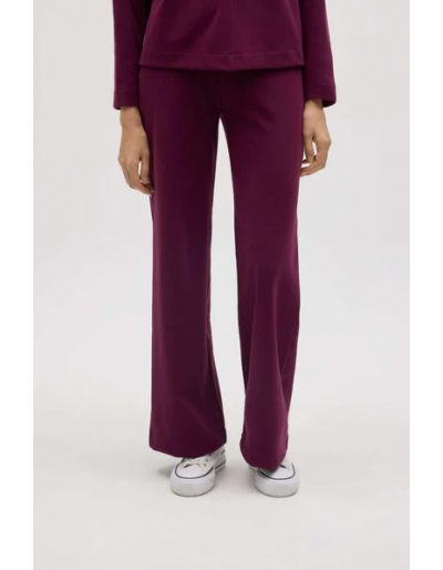 70669 PANTALÓN RECTO BURDEOS