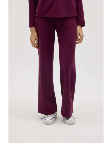 70669 PANTALÓN RECTO BURDEOS