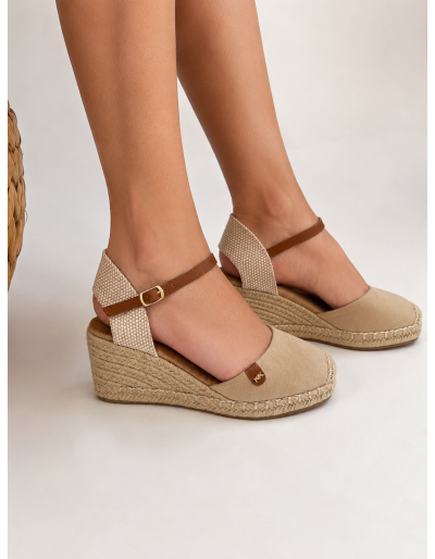 CUÑA BEIGE CERRADA