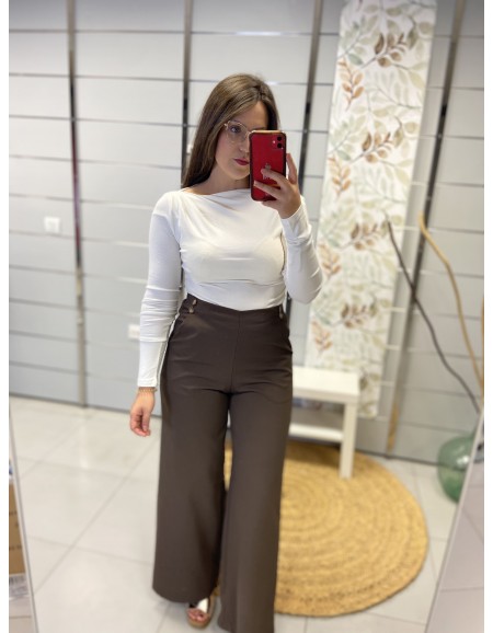 PANTALÓN ANCHO MARRÓN BOTON